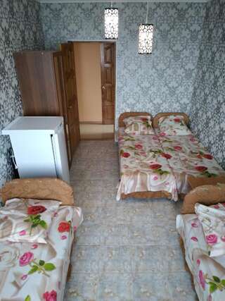 Гостиница Дом На Горке Лазаревское Четырехместный номер с собственной ванной комнатой-9